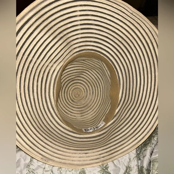 Gently Worn Eric Javits Sunhat - Picture 4 of 5